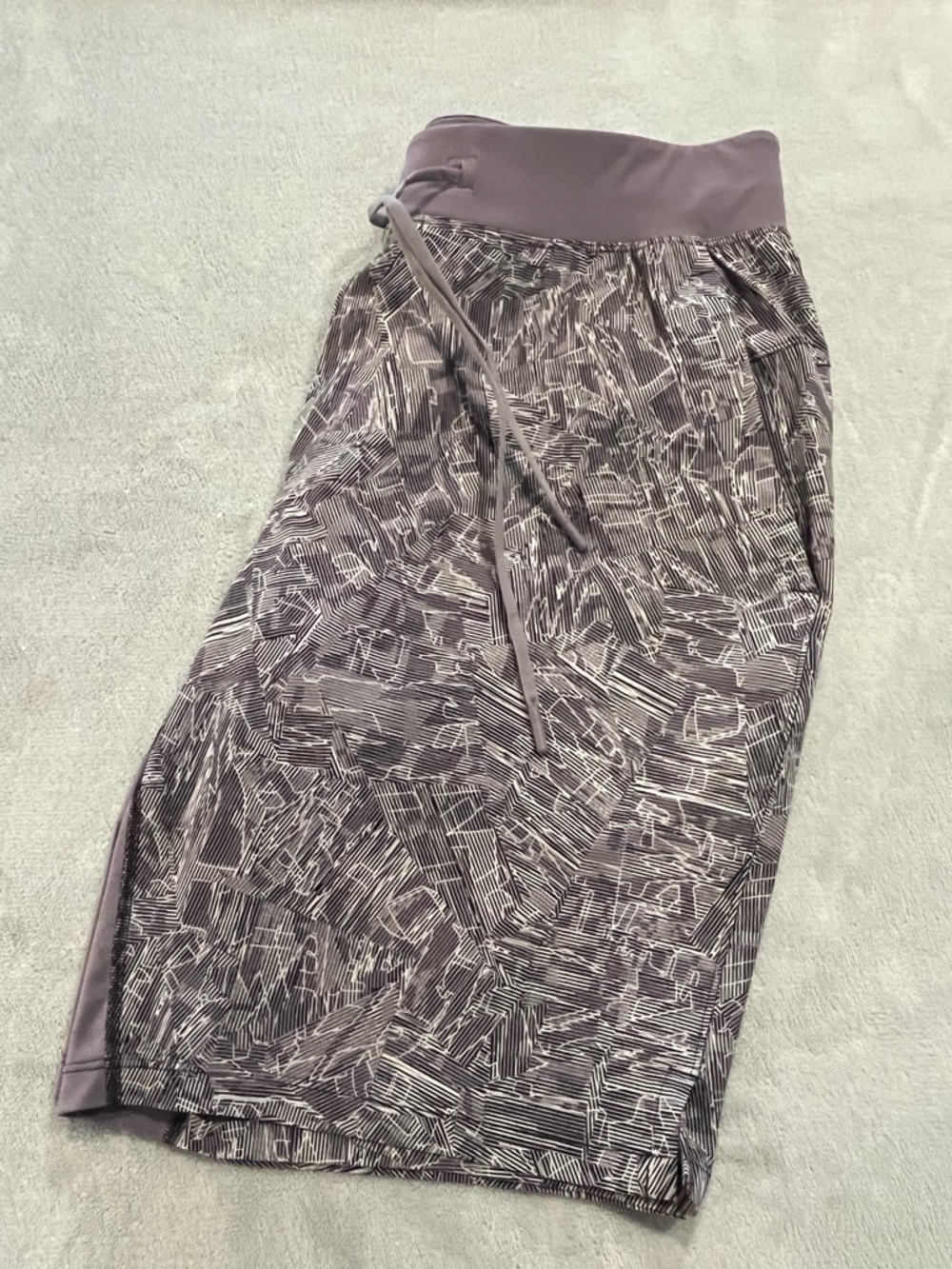 Lululemon T.H.E. Men’s Lined 9" Inseam Workout Shorts Size Large Gray & Purple